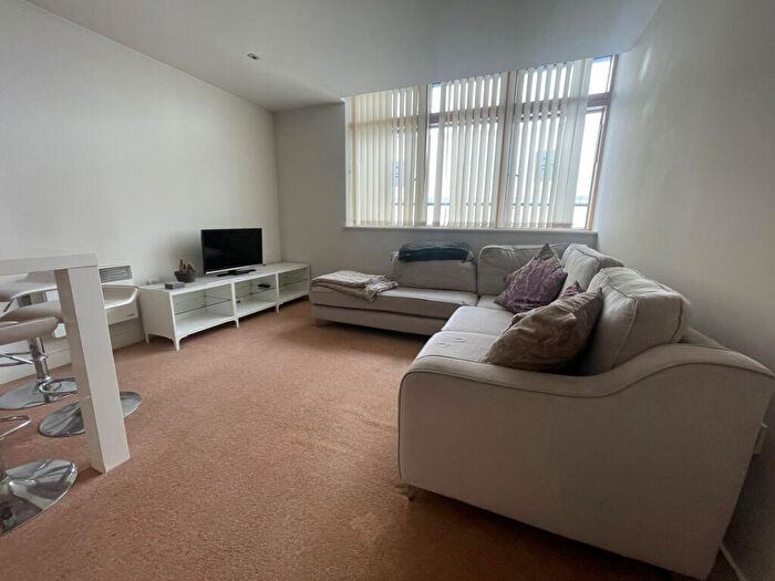 2 Bedroom Apartment To Rent In Waterfront Walk, Birmingham, B1