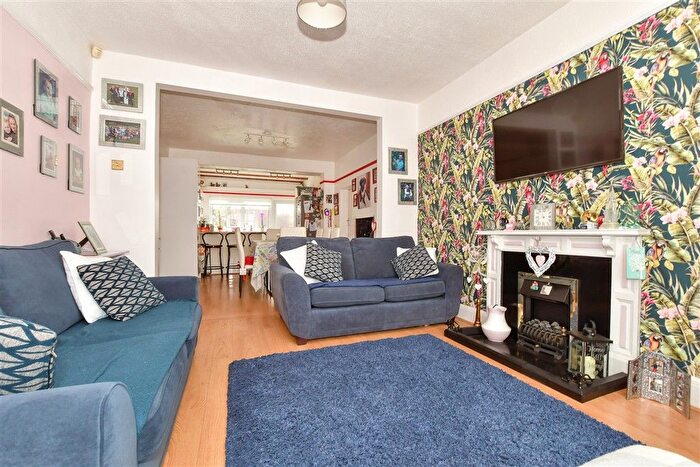 4 Bedroom Detached Bungalow For Sale In Newington Road, Ramsgate, Kent, CT12