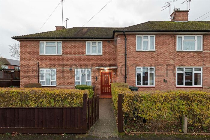 1 Bedroom Flat To Rent In Paley Gardens, Loughton, IG10