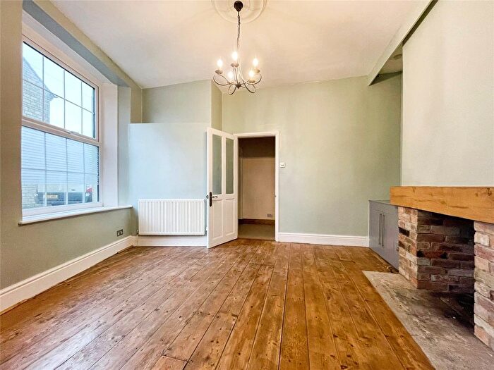 1 Bedroom Flat For Sale In Gloucester Road, Cirencester, Gloucestershire, GL7