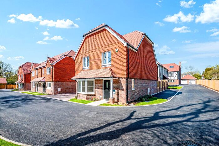 4 Bedroom Detached House For Sale In Folders Lane, Burgess Hill, RH15