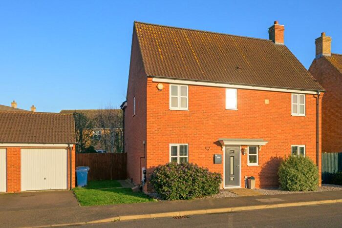 4 Bedroom Detached House For Sale In Shackleton Way, Yaxley, Peterborough, PE7