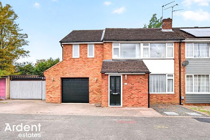 4 Bedroom Semi-Detached House For Sale In Barrington Close, Chelmsford, CM2