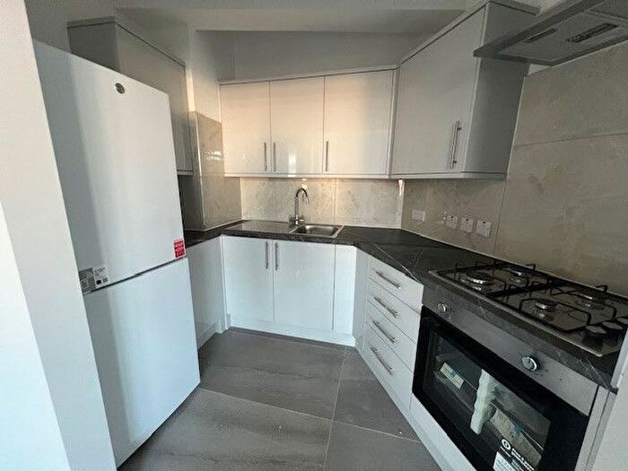 1 Bedroom Flat To Rent In Bennetts Castle Lane, Dagenham, Essex, RM8