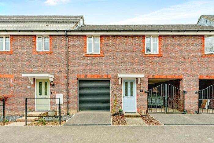 2 Bedroom House For Sale In Somerley Drive, Crawley, RH10