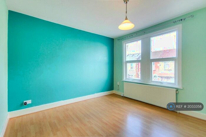 2 Bedroom Flat To Rent In Queens Road, London, E17