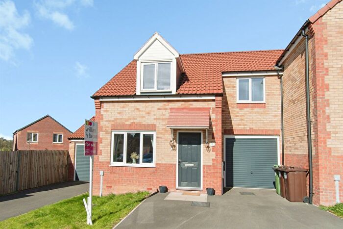 3 Bedroom Semi Detached House For Sale In Oak Tree Way, Knottingley, WF11