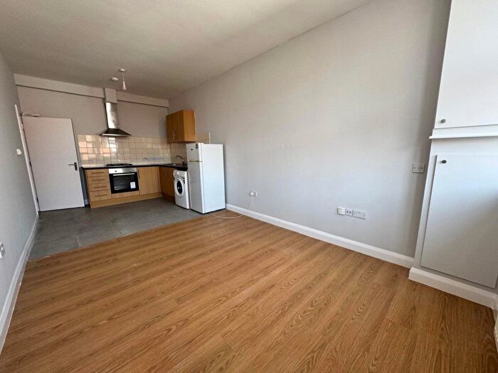 1 Bedroom Flat To Rent In High Street, Slough, SL1