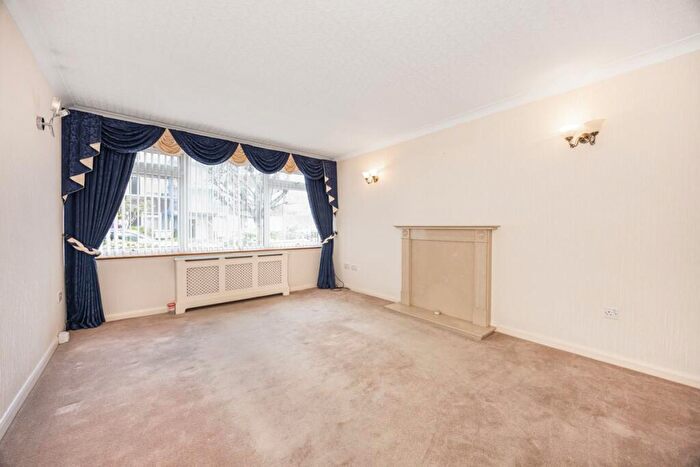 2 Bedroom Apartment For Sale In Barton Meadows, Ilford, IG6