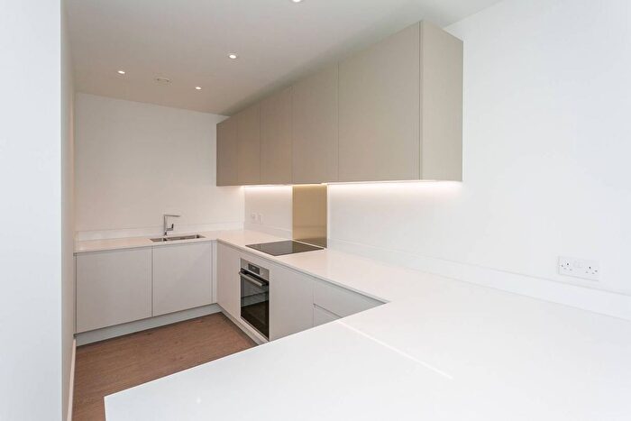 1 Bedroom Flat To Rent In Frogmore Avenue, Watford, Watford, WD17