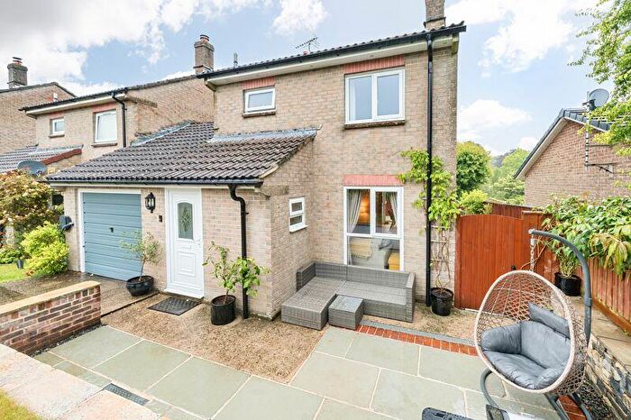 3 Bedroom Link Detached House For Sale In Paynes Close, Piddlehinton, DT2