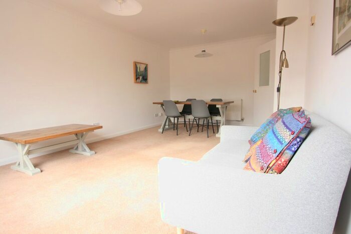 2 Bedroom Flat To Rent In Woodhouse Eaves, Northwood, HA6
