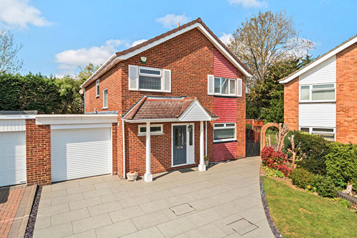 4 Bedroom Link Detached House For Sale In Long Acre, Orpington, BR6