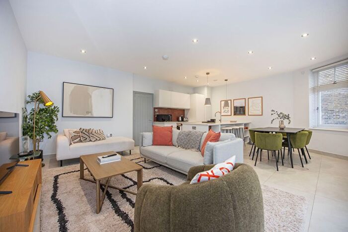 2 Bedroom Maisonette To Rent In Woodborough Road, London, SW15