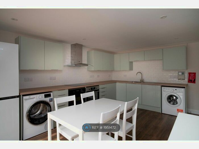 6 Bedroom Terraced House To Rent In Pavilion Road, Worthing, BN14