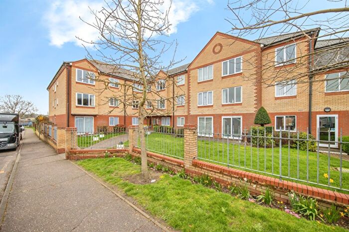 1 Bedroom Flat For Sale In Exeter Drive, Colchester, CO1