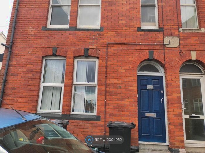 1 Bedroom Flat To Rent In Old Town, Chard, TA20