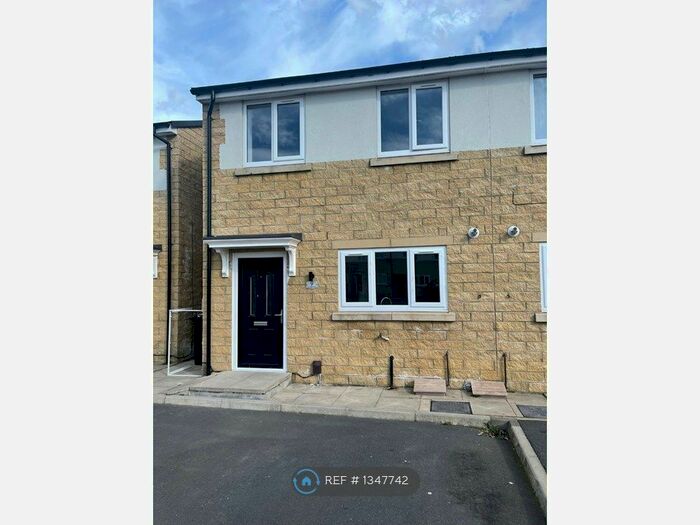 3 Bedroom Terraced House To Rent In Tunwell Close, Bradford, BD2