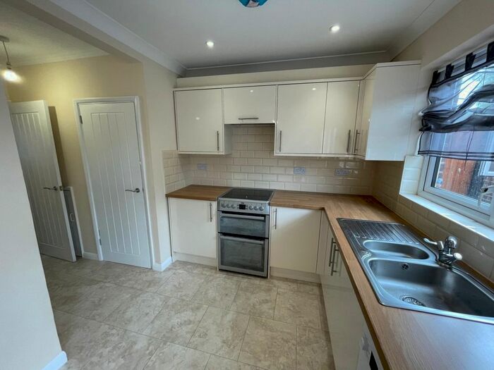 3 Bedroom Semi-Detached House To Rent In Thickthorne Lane, Staines, TW18
