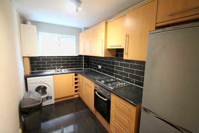 2 Bedroom Flat To Rent In Brigstock Road, CR7