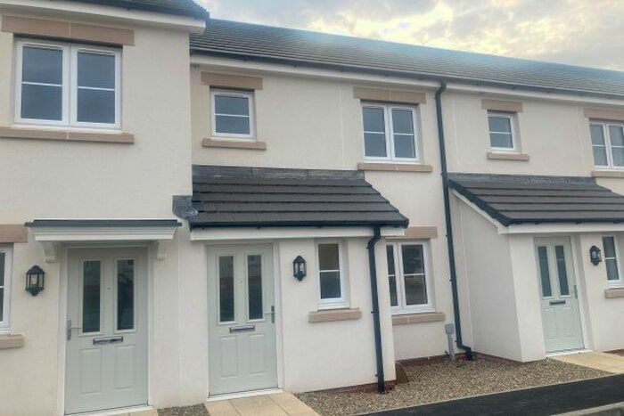 2 Bedroom Property To Rent In Lingfield Gardens, Whitland, SA34