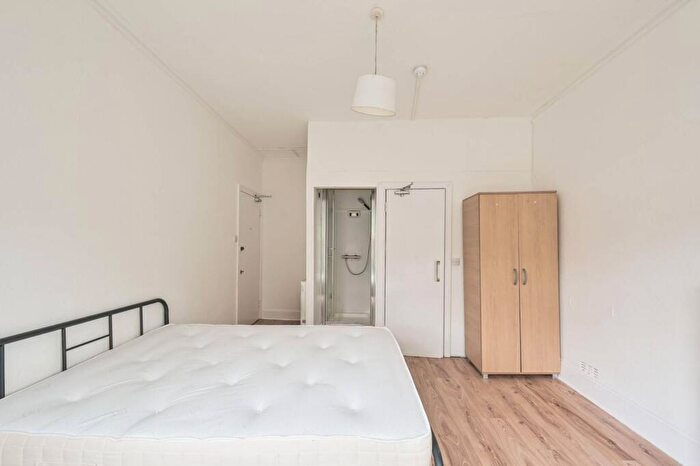 Studio To Rent In Kilbrun, Kilburn, London, NW6