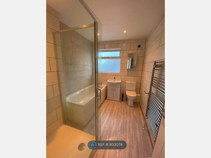 1 Bedroom Flat To Rent In Carshalton Road, Carshalton SM5