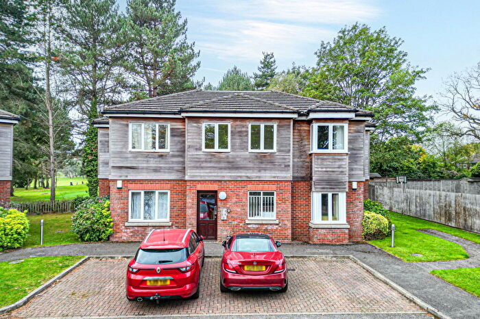 2 Bedroom Flat For Sale In The Fairway, Ashorne Close, Solihull, B28