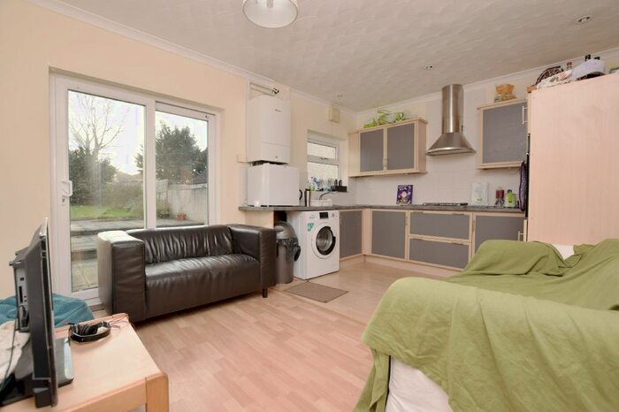 6 Bedroom Semi-Detached House To Rent In Wades Road, Filton, Bristol, BS34