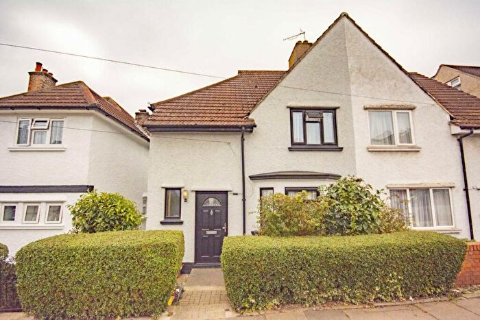 4 Bedroom Semi-Detached House To Rent In Sturgess Avenue, London, NW4