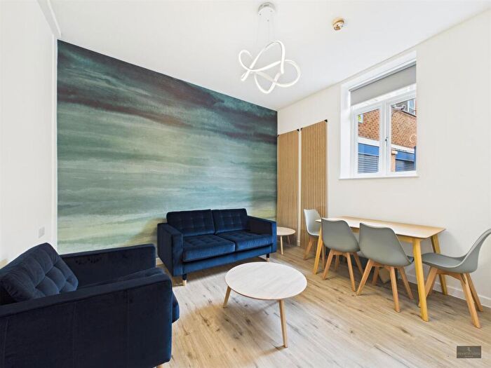 2 Bedroom Flat To Rent In Palace Gate, Exeter, EX1