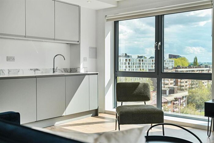 2 Bedroom Apartment To Rent In Phoenix, Saxton Lane, Leeds, LS9