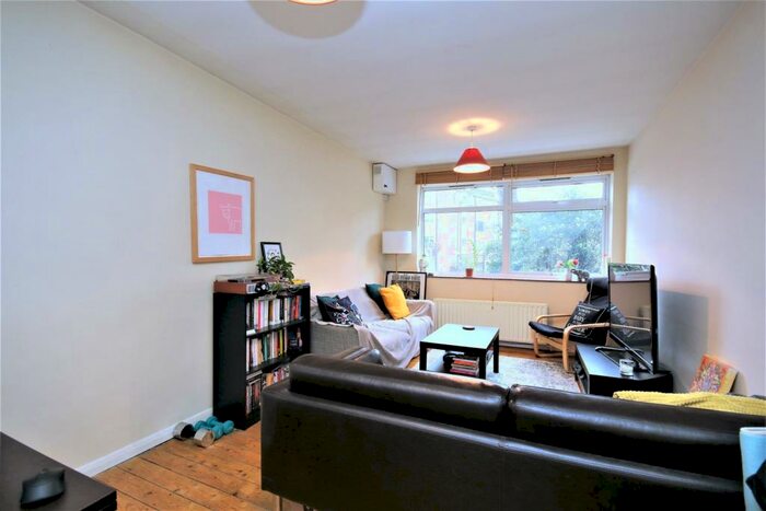 2 Bedroom Apartment To Rent In Queens Drive, N4