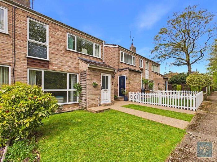 3 Bedroom Semi Detached House For Sale In Thornton Road, Bury St Edmunds, IP33