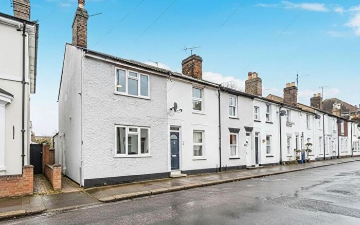 3 Bedroom End Of Terrace House For Sale In Ridley Road, Rochester, Kent. Me`, ME1