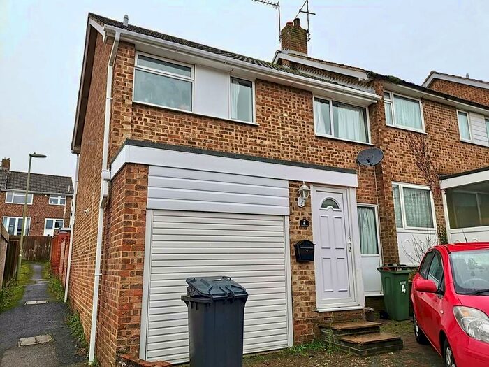 3 Bedroom End Of Terrace House To Rent In Lewins Walk, Bursledon, SO31