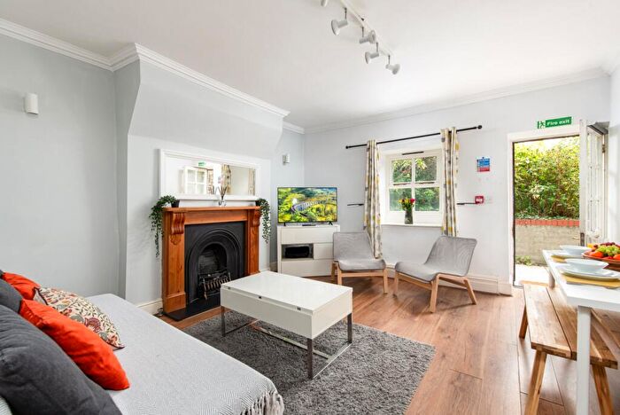 2 Bedroom Flat To Rent In Flat, Kingsdown Parade, Bristol, Avon, BS6