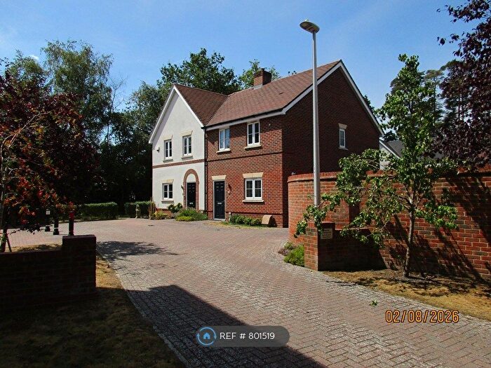 2 Bedroom Semi Detached House To Rent In Dove Close, Crowthorne, RG45