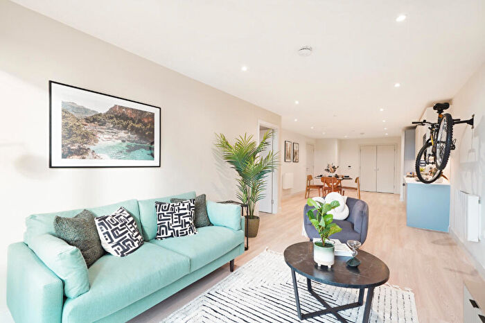 2 Bedroom Apartment To Rent In The Oakgate, KT22