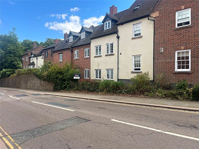 2 Bedroom Flat For Sale In Market Square, Daventry, Northamptonshire, NN11