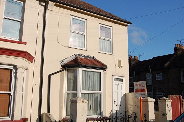 4 Bedroom Terraced House To Rent In Milburn Road, Gillingham, ME7