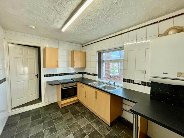 3 Bedroom Flat To Rent In Wellington Road, Dunston, Gateshead, NE11