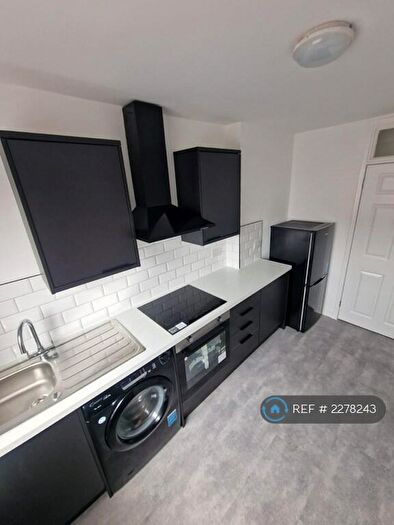 2 Bedroom Flat To Rent In Keith Place, Dundee, DD4