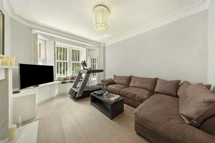 2 Bedroom Apartment To Rent In Cremorne Road, London, SW10