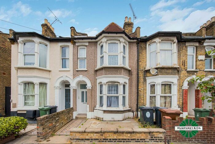 2 Bedroom Flat To Rent In Millais Road, Leyton, E11