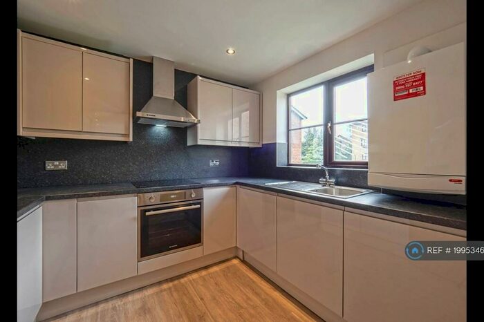 2 Bedroom Flat To Rent In Dollis Hill, London, NW2