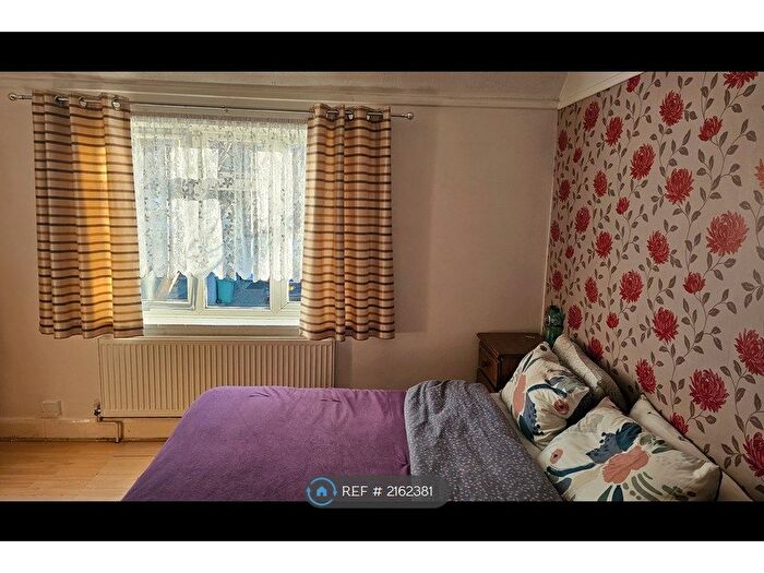 3 Bedroom Semi-Detached House To Rent In Colman Road, London, E16
