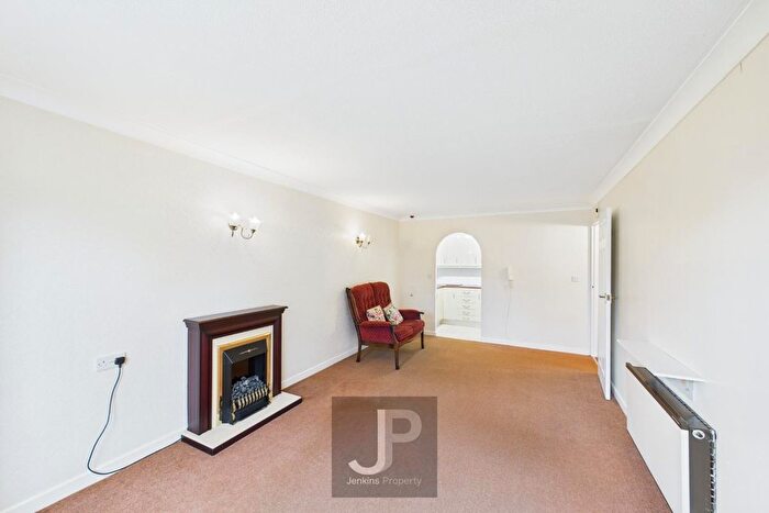 1 Bedroom Flat To Rent In Sawyers Hall Lane, Brentwood, CM15