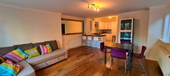 2 Bedroom Flat To Rent In Caledonian Road, London, N7