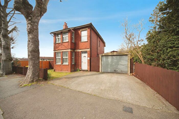 4 Bedroom Detached House For Sale In Limbury Road, Luton, LU3